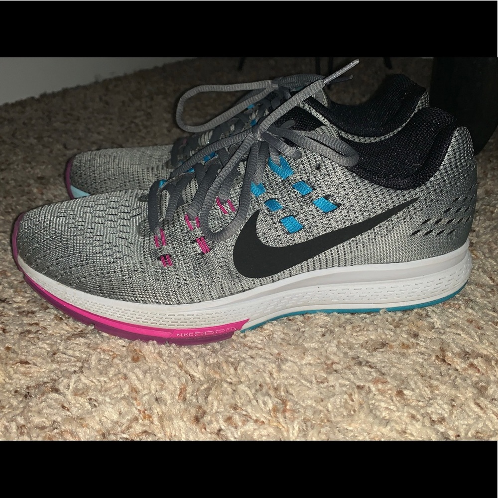 Womens Nike tennis shoes